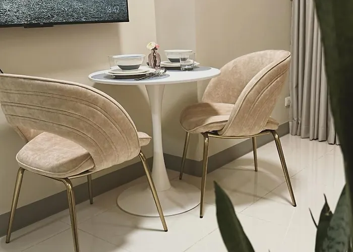 Uptown Parksuites Sun Scenic Escape 22t Manila
